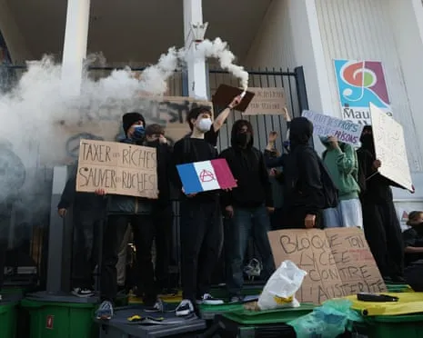 New French PM Faces Intense Pressure as Countrywide Protests Disrupt Education and Transportation